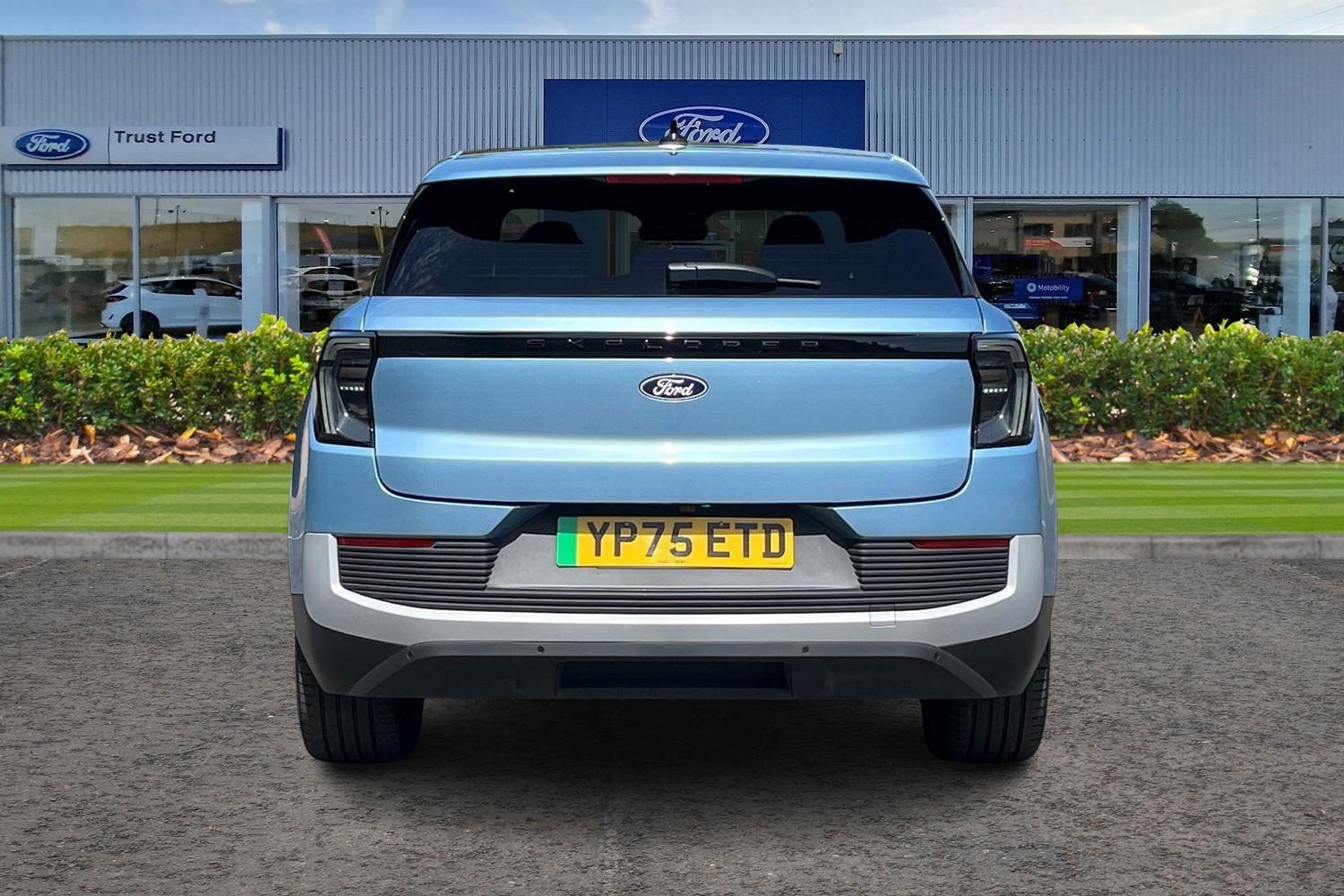 Ford Explorer Photo 6