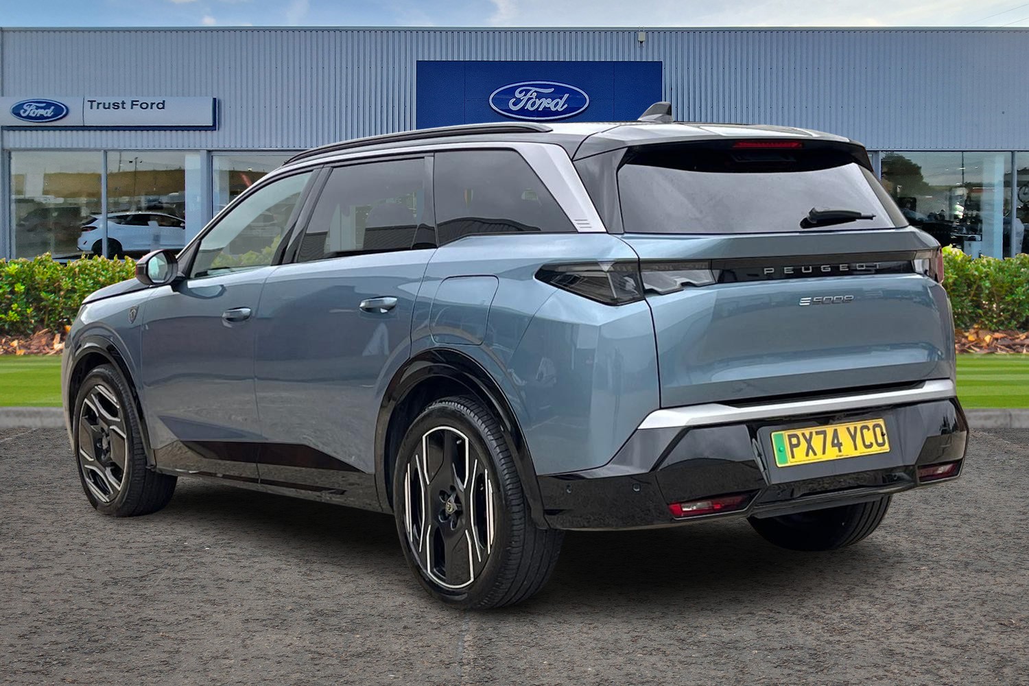 Peugeot E-5008 Photo 1