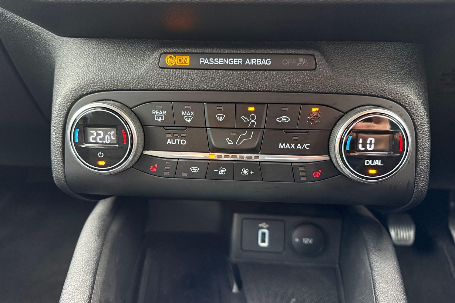 Ford FOCUS Photo 24