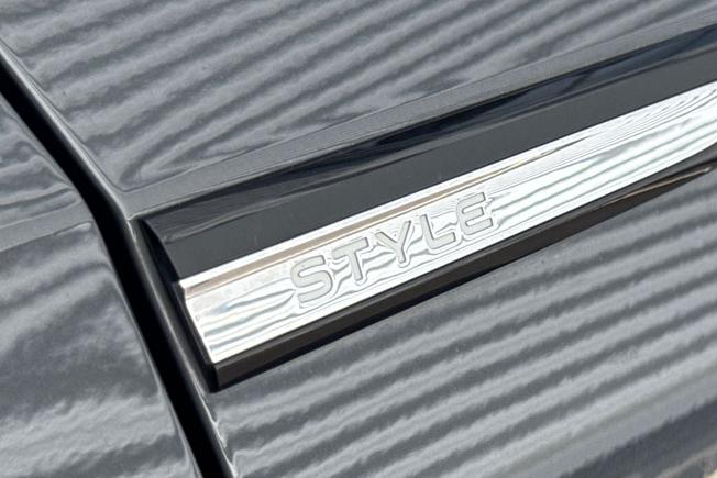 VOLKSWAGEN Golf Photo 36