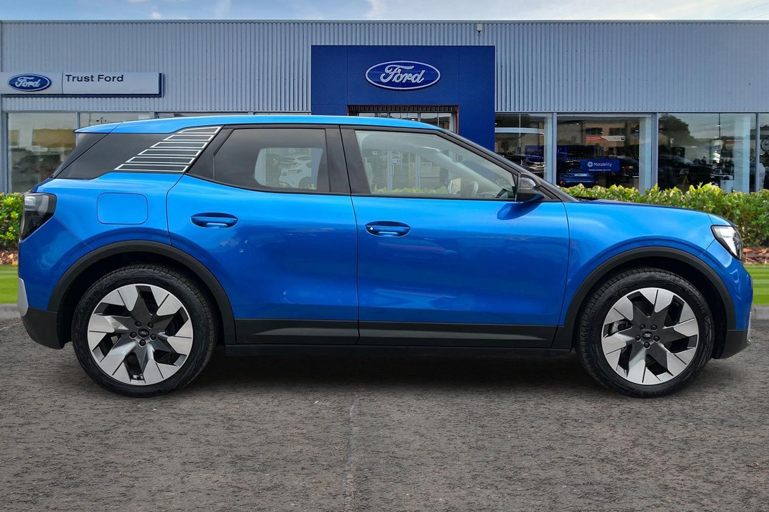 Ford Explorer Photo 2