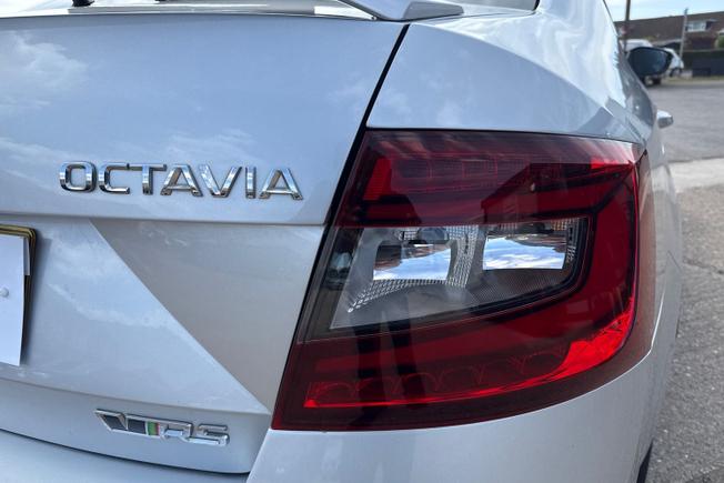 ŠKODA Octavia Photo 18