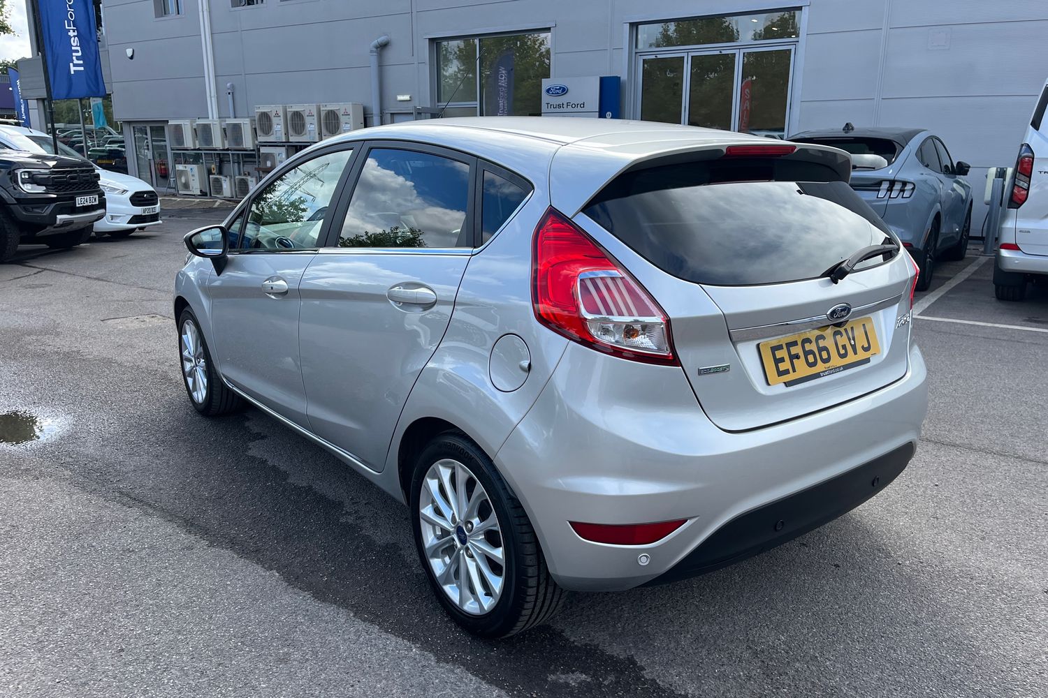 Ford FIESTA Photo 32