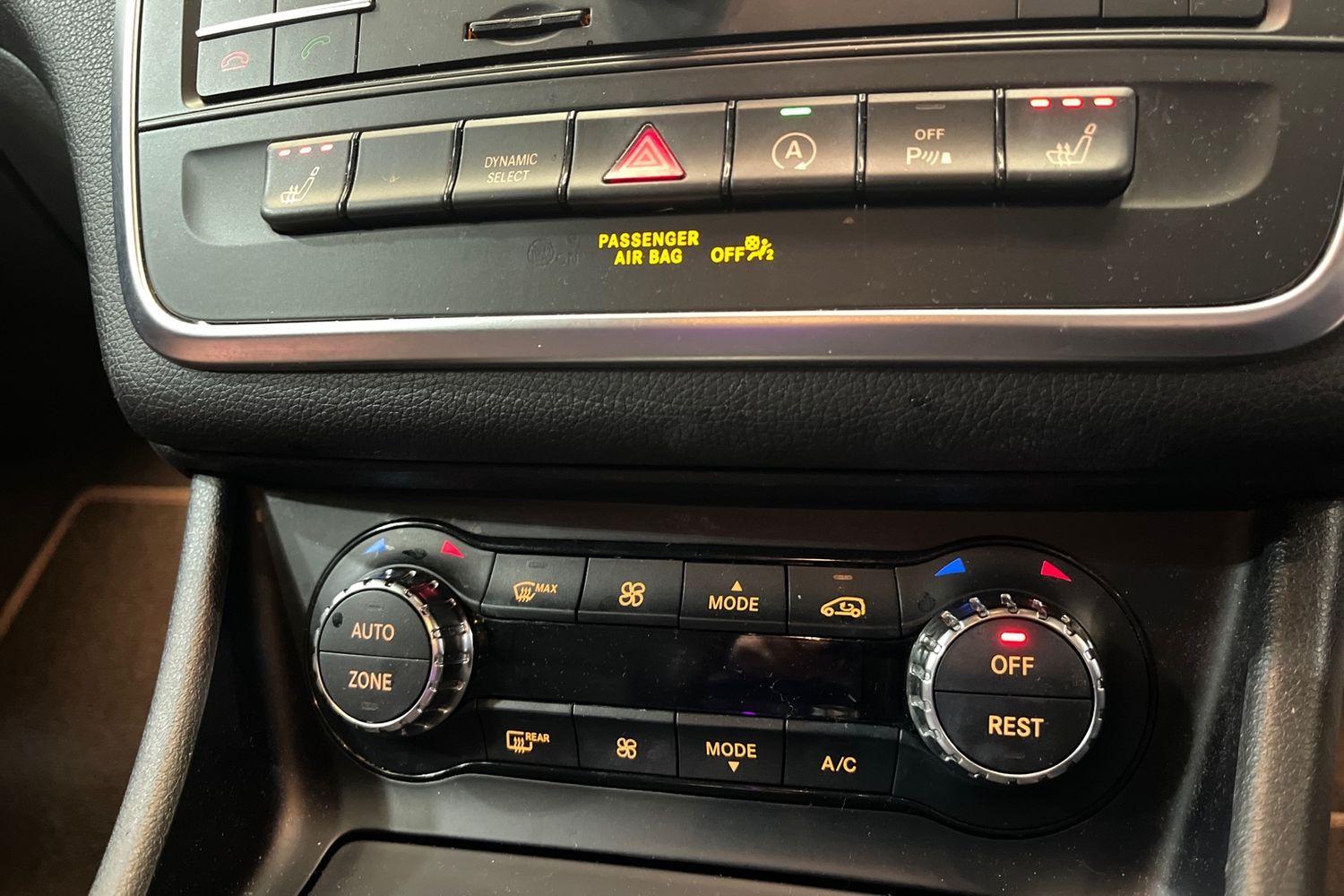 Mercedes-Benz CLA Photo 36