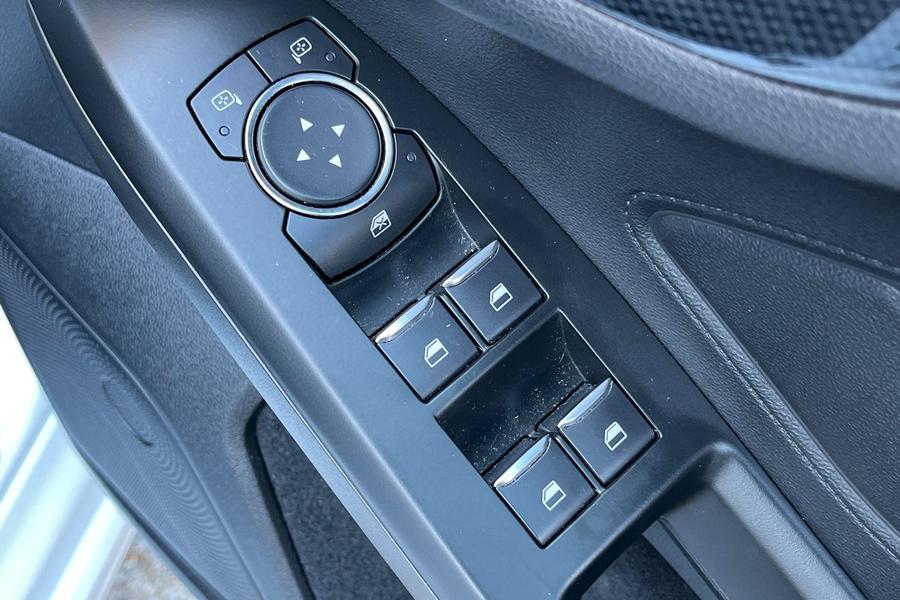 Ford FOCUS Photo autoimg-6b0a2b50a0feb62c2864d66d15de0604a6c274bf.jpg