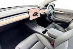 TESLA Model 3 Photo 2
