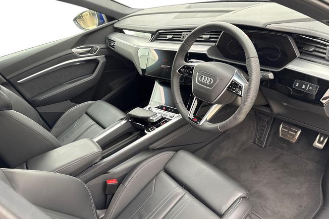AUDI Q8 E-Tron Photo 6