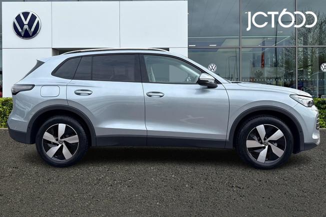 VOLKSWAGEN Tiguan Photo 4