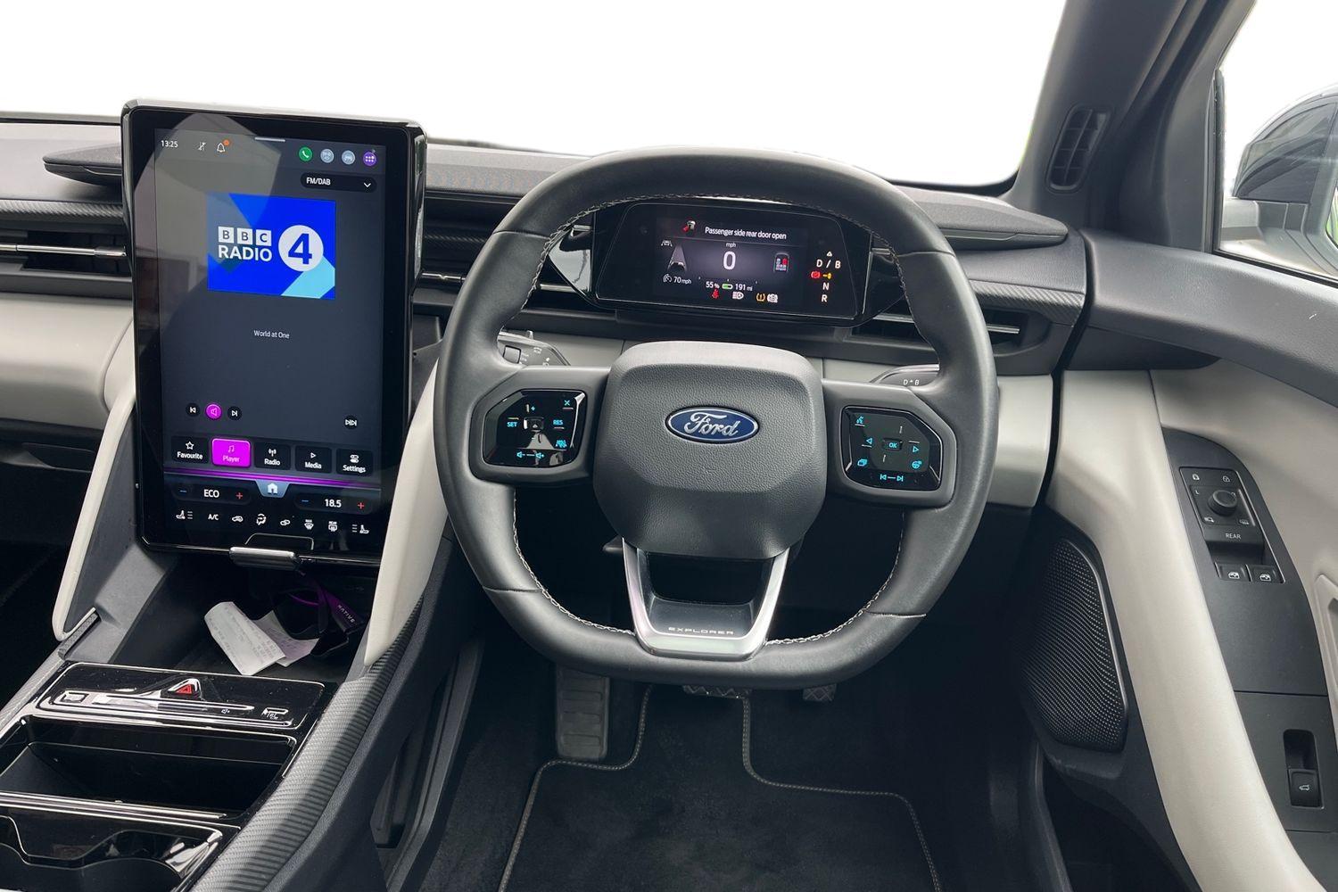 Ford Explorer Photo 10