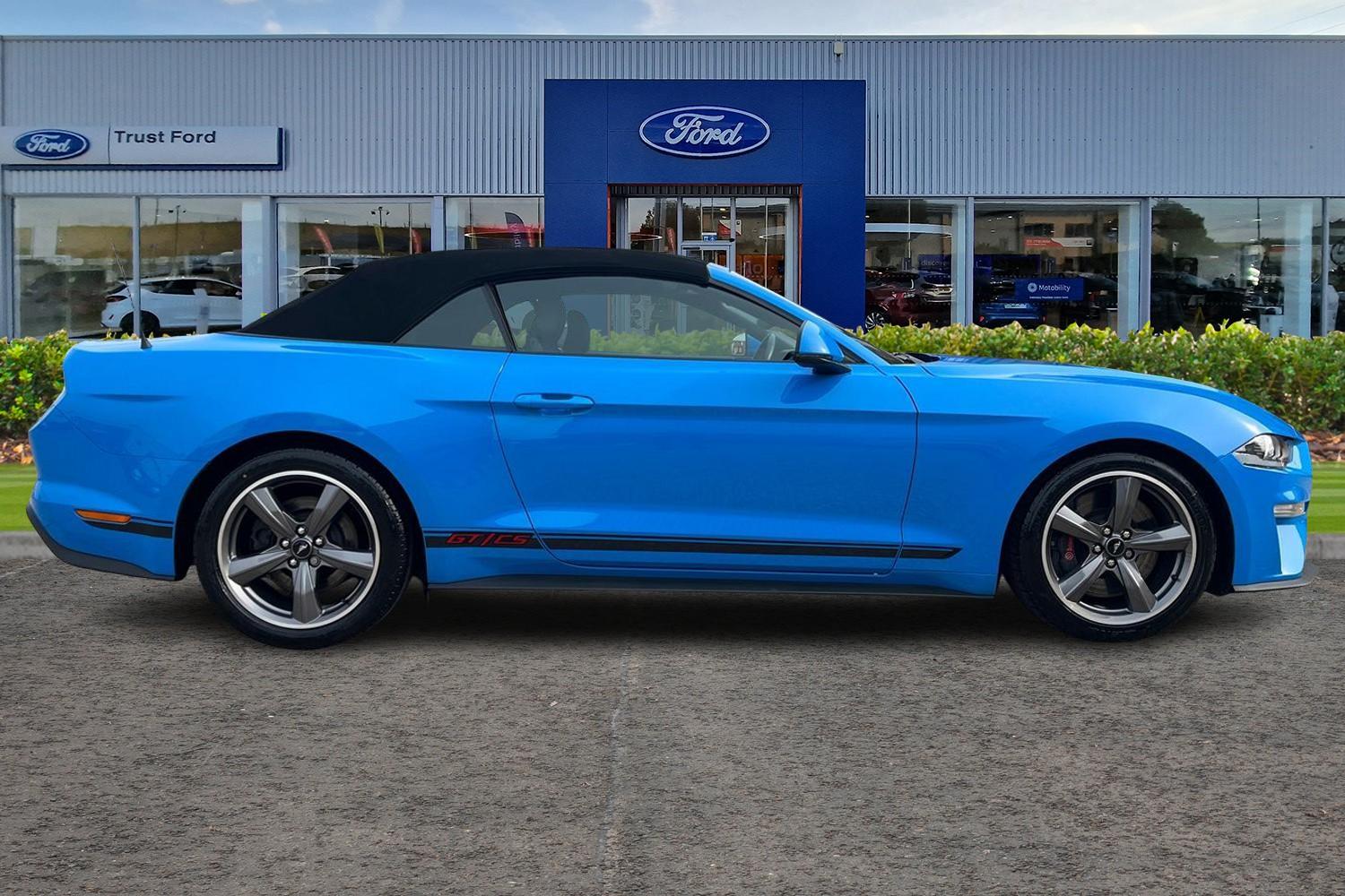 Ford Mustang Photo 2