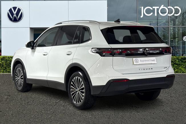 VOLKSWAGEN Tiguan Photo 3