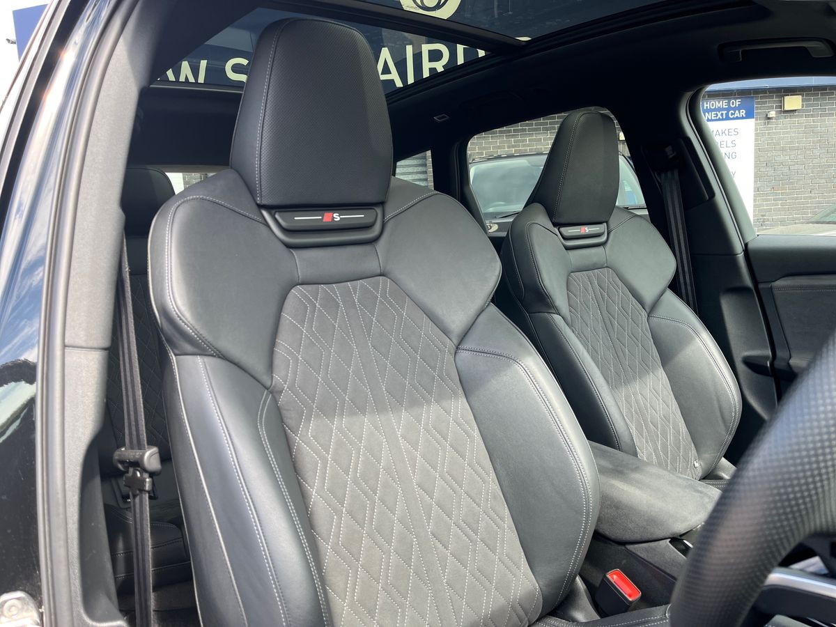 Audi Q6 e-tron Photo 27