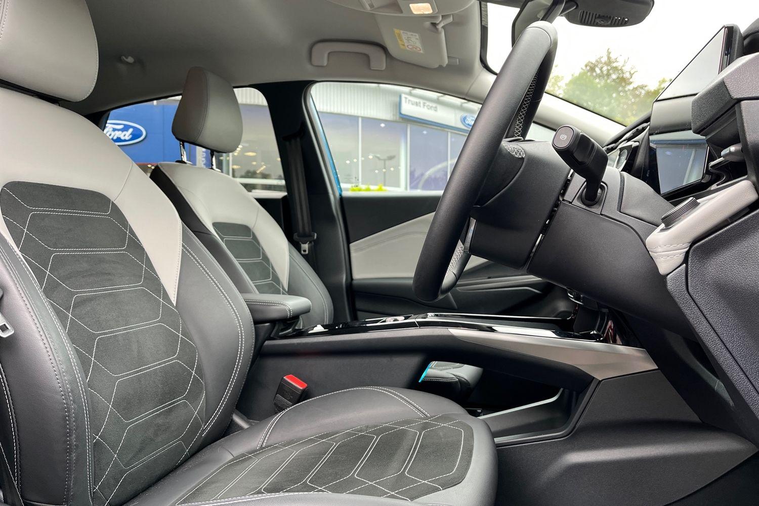 Ford Puma Gen-E Photo 16