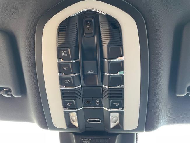 PORSCHE Macan Photo 31