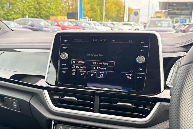 VOLKSWAGEN T-Roc Photo 34