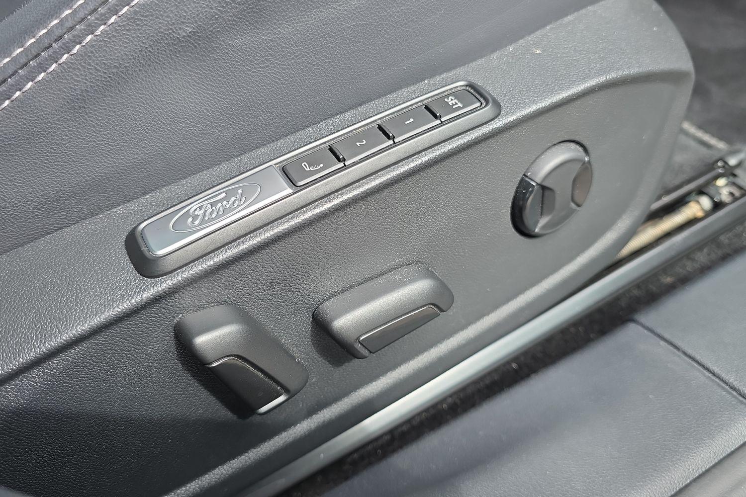 Ford Explorer Photo 24