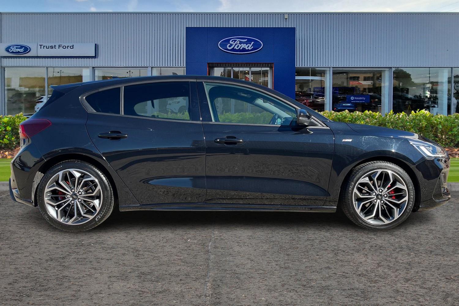 Ford Focus Photo 2