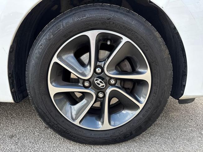 HYUNDAI i10 Photo 5