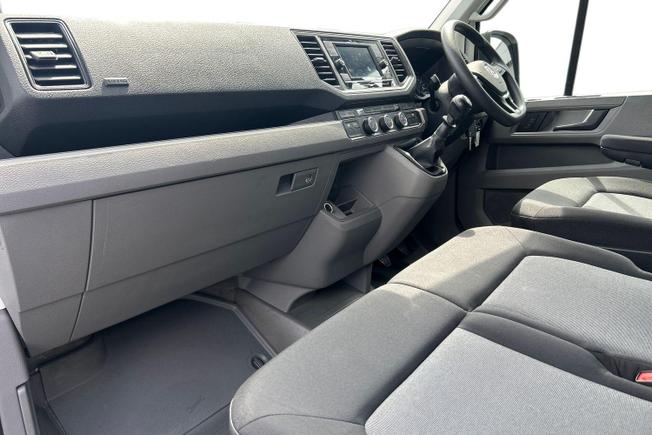 VOLKSWAGEN Crafter Photo 2