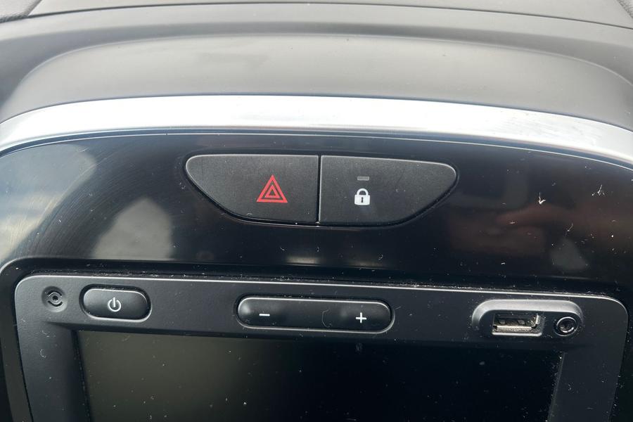 Renault CAPTUR Photo autoimg-6b3aa8dbda56e3d97263f58a9252b50d3de29e1e.jpg