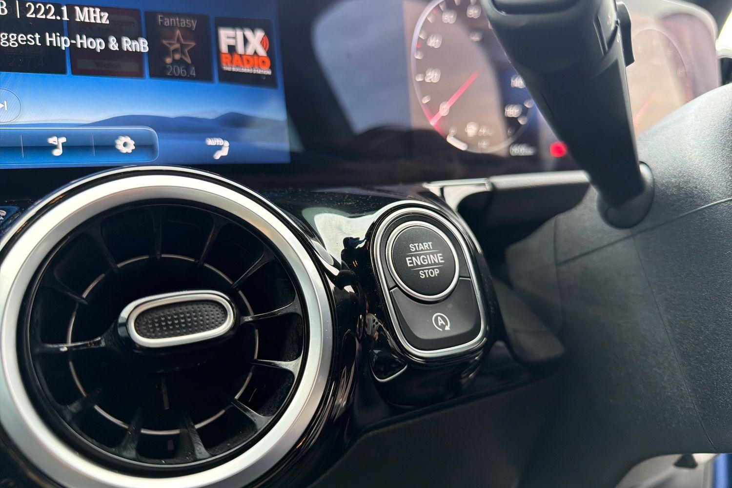Mercedes-Benz GLA Photo 25