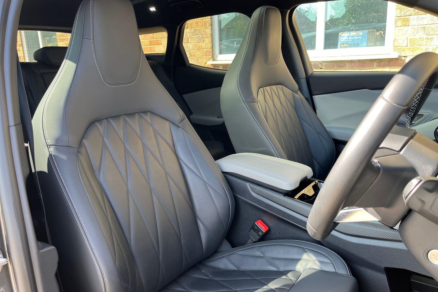 Ford Explorer Photo 16