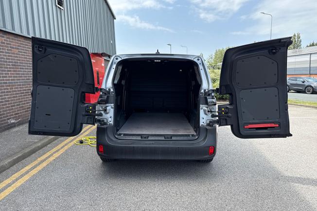 VOLKSWAGEN Id. Buzz Cargo Photo 21