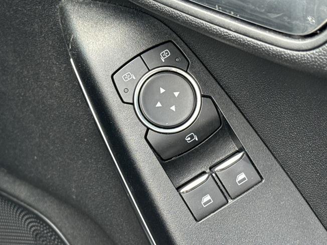 FORD Fiesta Photo 26