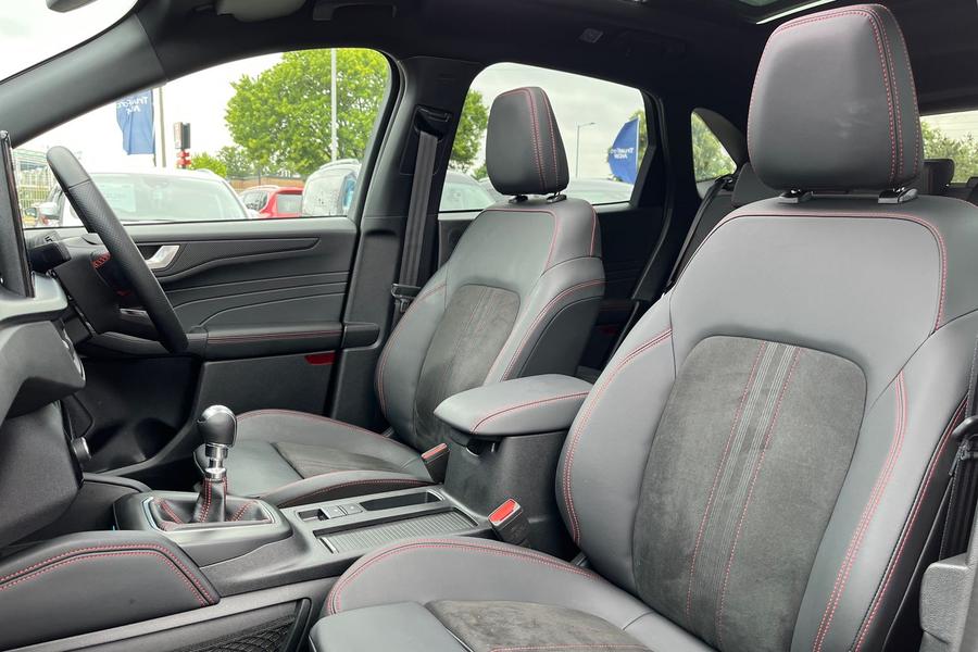 Ford Kuga Photo autoimg-6b57764f8847bcc002a59897d65deaaad5f2700f.jpg