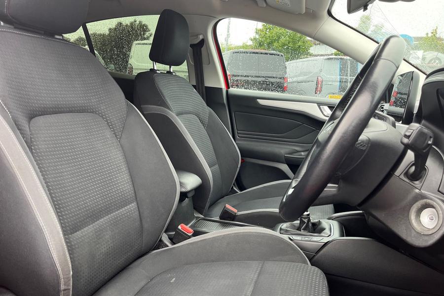 Ford Focus Photo autoimg-6b5983f9a2ad35c9fe3dd03f91b314cc1686eac7.jpg
