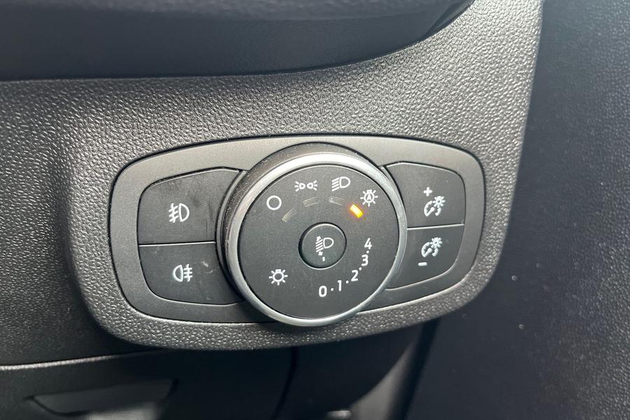 Ford FIESTA Photo autoimg-6b59bd29ffa38687432359d93368810e6cb36a30.jpg