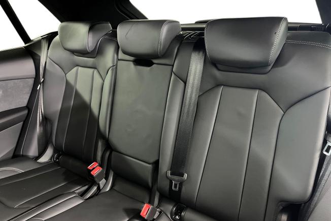 AUDI Q8 Photo 9