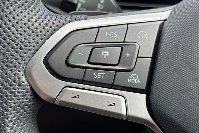 VOLKSWAGEN Tiguan Photo 16