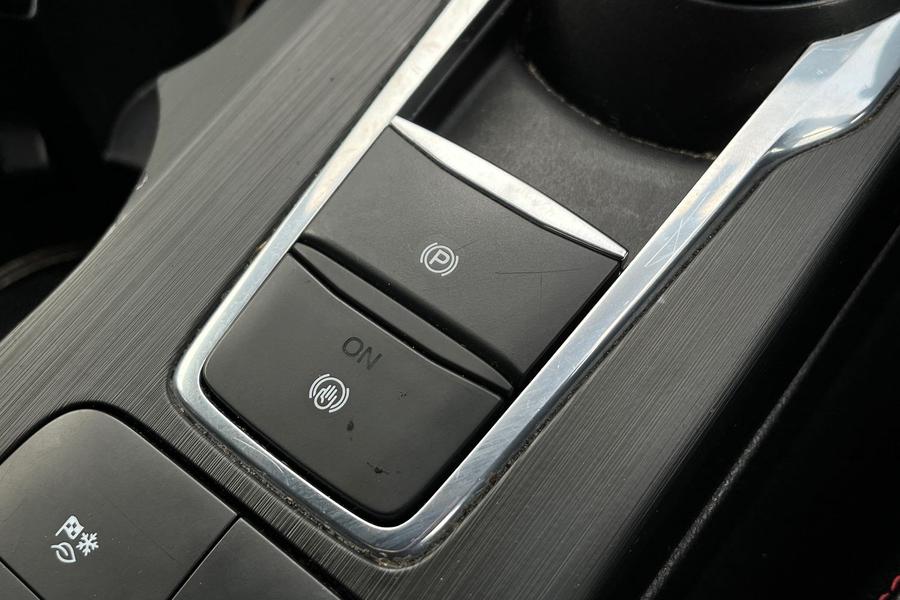 Ford Kuga Photo autoimg-6b63847d5cee1450a7c20e320847bf73308c8aaa.jpg