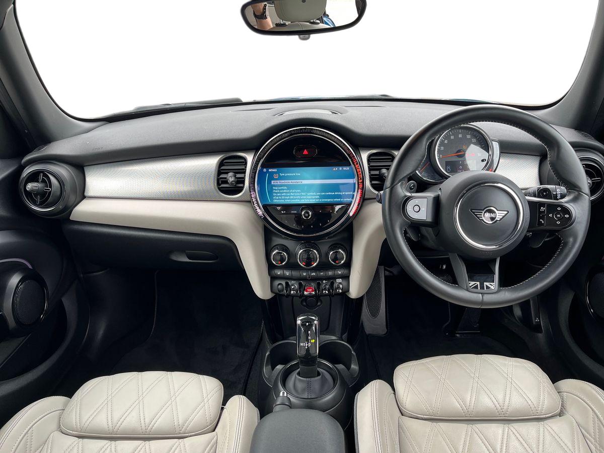 MINI Hatch Photo 9