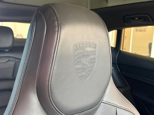 PORSCHE Taycan Photo 15