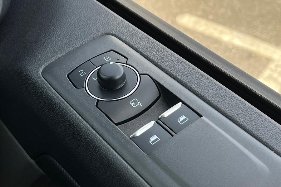 Ford Transit Custom Photo autoimg-6b73aa1e4e59d3d03d3d8e07de066bd19e12e83b.jpg