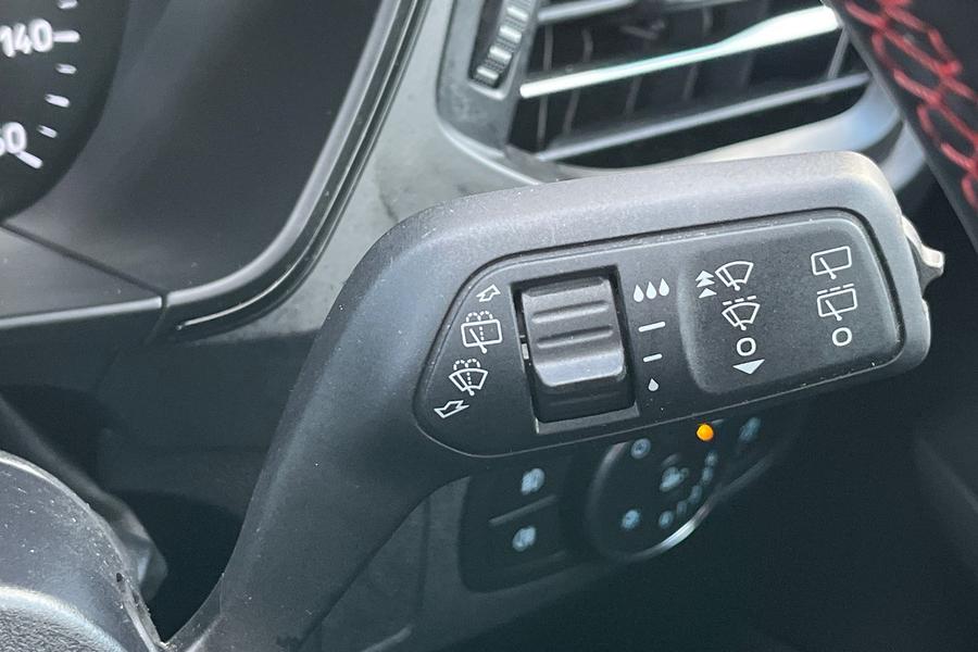 Ford FOCUS Photo autoimg-6b7cfe81b8e53c6ce76a266710ef9ba6c49d6a28.jpg