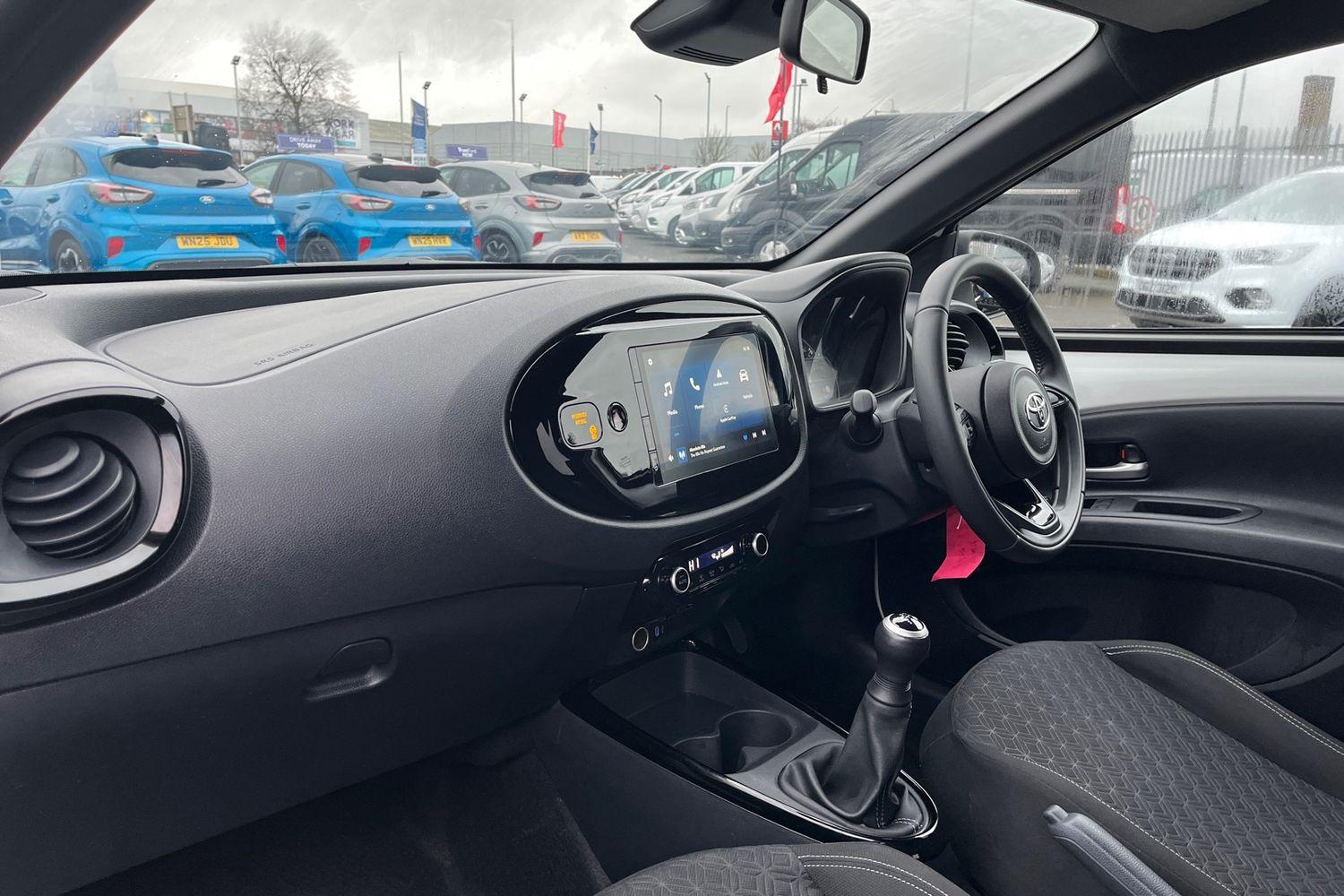 Toyota AYGO X Photo 17