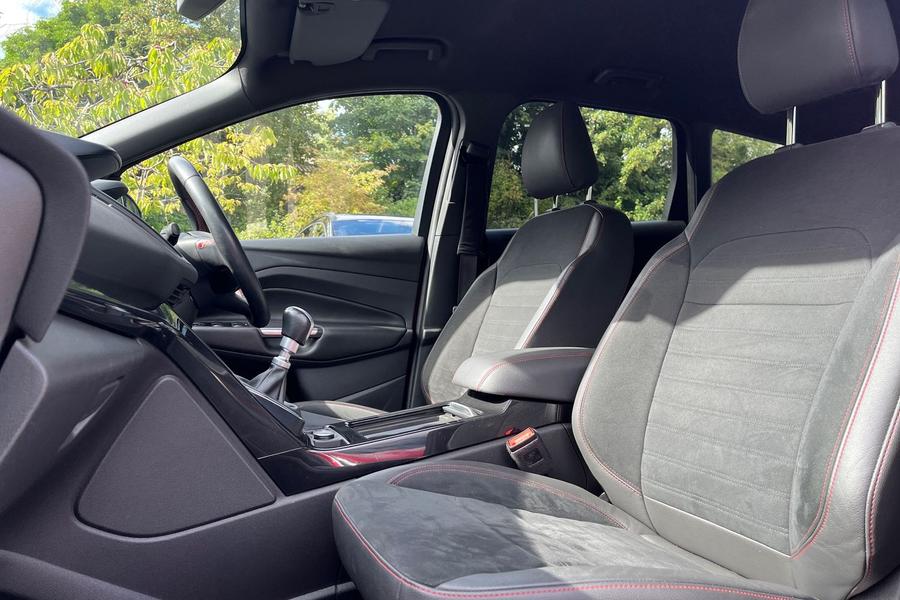 Ford Kuga Photo autoimg-6b83668093ecd4838a32efe9f647bcb846245ea4.jpg