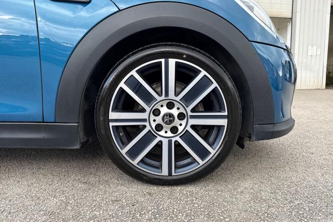 MINI Hatch Photo 5