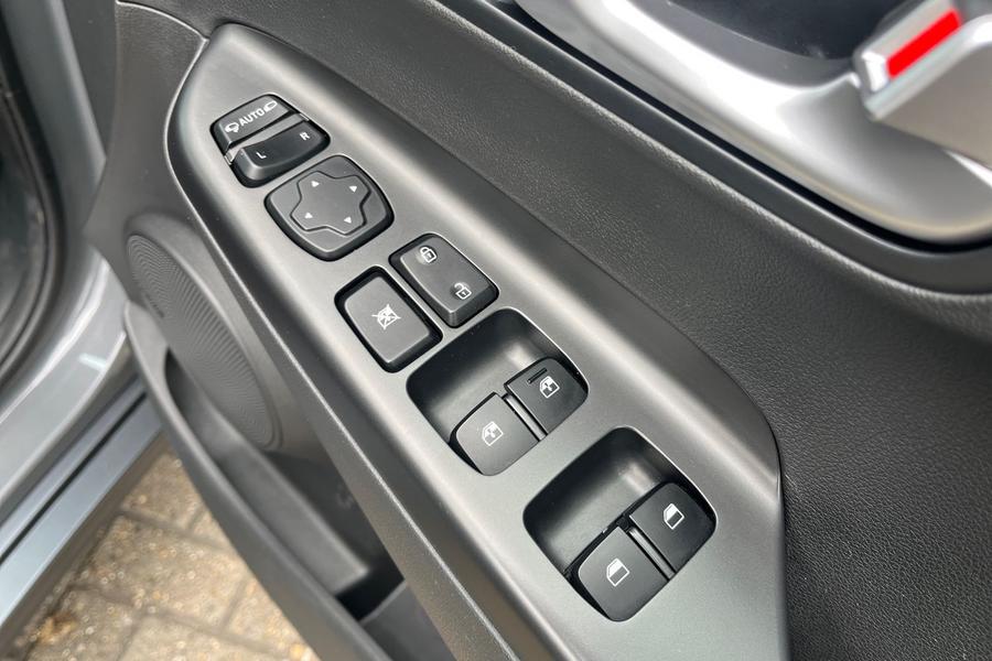 Hyundai KONA Photo autoimg-6b95473f6cf52d461f0a35773ec5f5b601560bc1.jpg