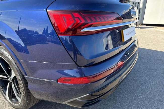 AUDI Q7 Photo 28