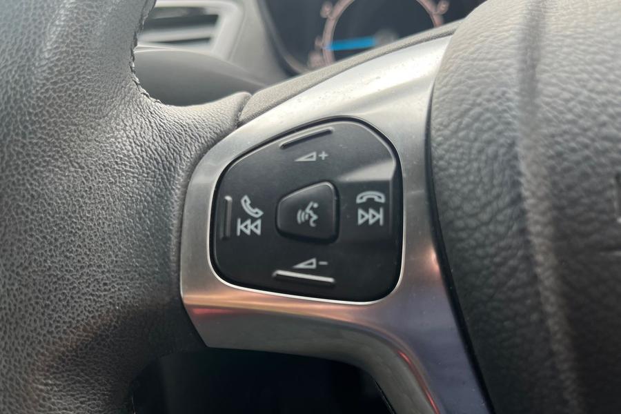 Ford FIESTA Photo autoimg-6b978860a1e74e19e7b6465ff59f92c3522d0f73.jpg