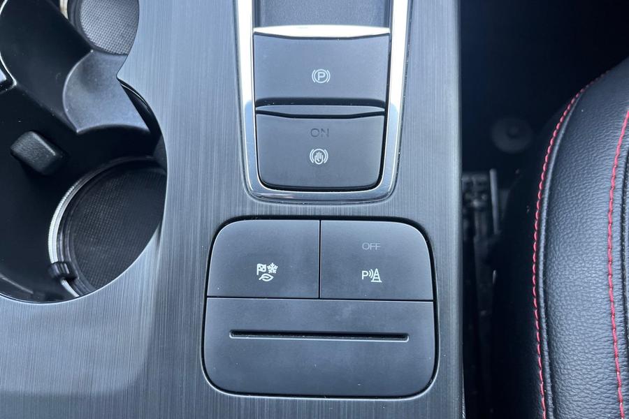 Ford Kuga Photo autoimg-6ba09adf2c9540b717491a927d6a7d7afe82259c.jpg