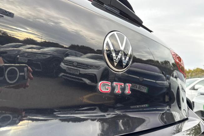 VOLKSWAGEN Golf Photo 22