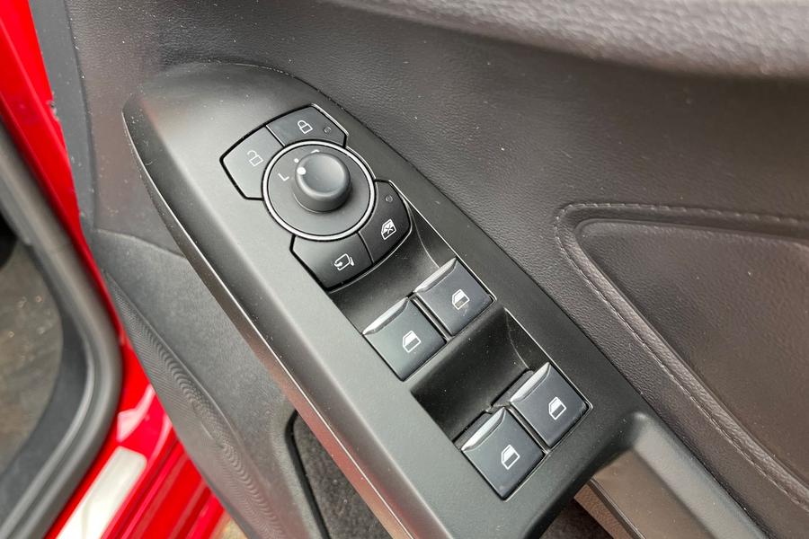 Ford FOCUS Photo autoimg-6ba87edb7013ee4eaf4df934d89eb48f148c1787.jpg