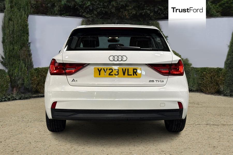 Audi A1 Photo autoimg-6bac255a419f0ec9d8c6e6d6246beb56eb7c5b45.jpg