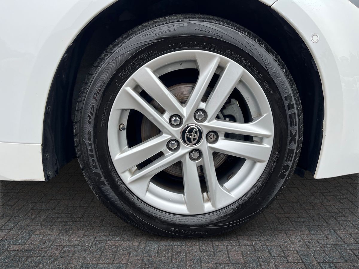 Toyota Corolla Photo 8