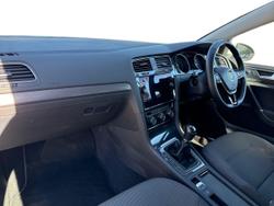 VOLKSWAGEN Golf Photo 2